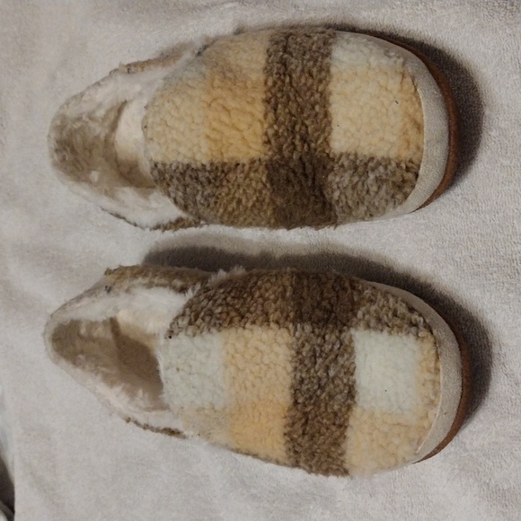 Toms Shoes - SALE 3/15 Tom's, women's slippers faux fur size 9